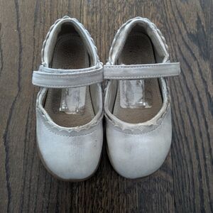 🌺 Girl Kids See Kai Run Silver / Metallic Shoes size 10.5
